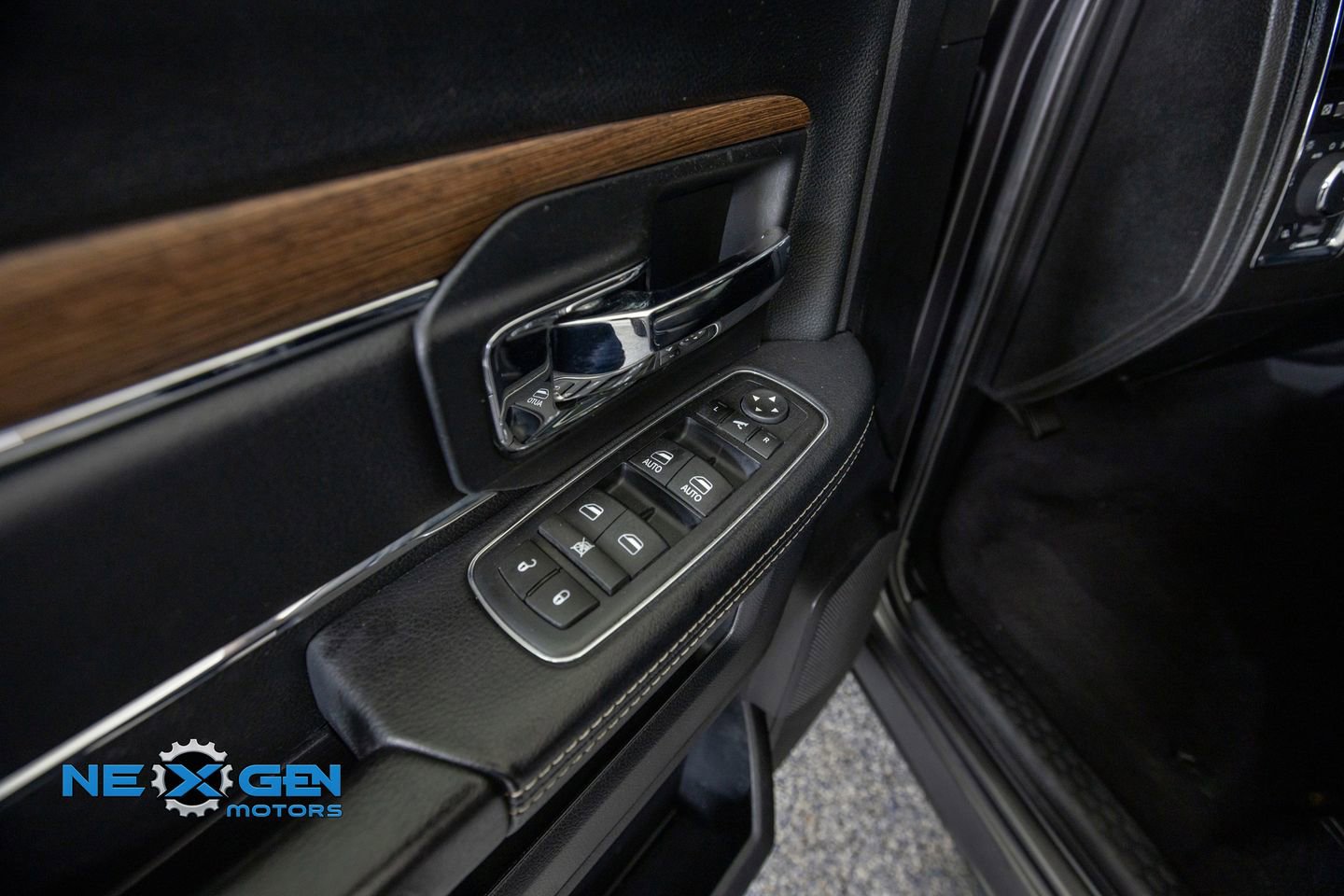 Used 2016 RAM 2500 Laramie w/ Sport Appearance Group AWD/4WD image 12