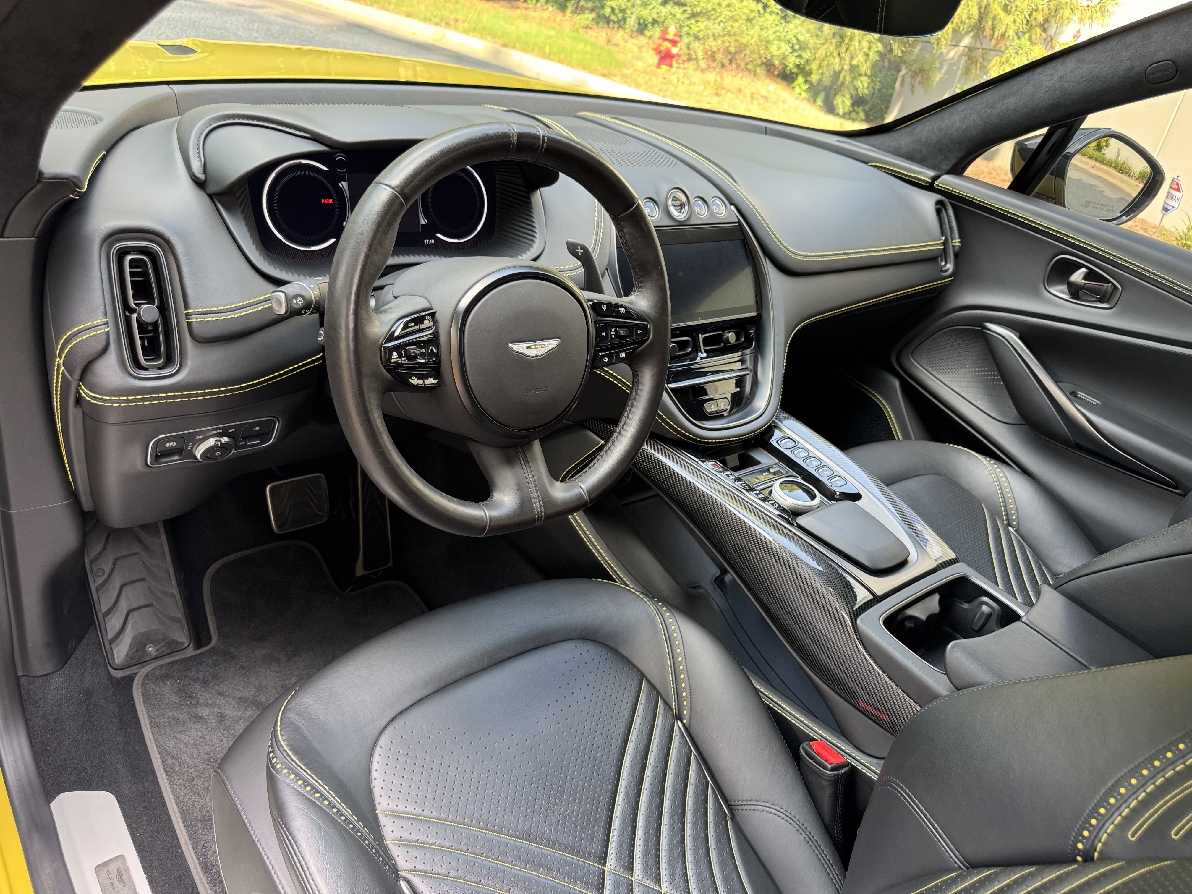 Used 2021 Aston Martin DBX image 29