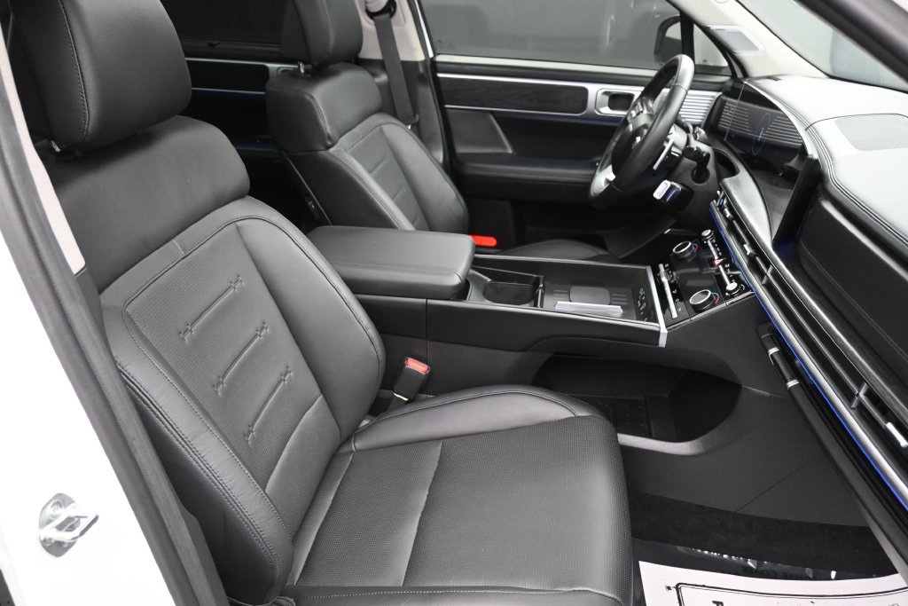 Used 2025 Hyundai Santa Fe Limited FWD image 33