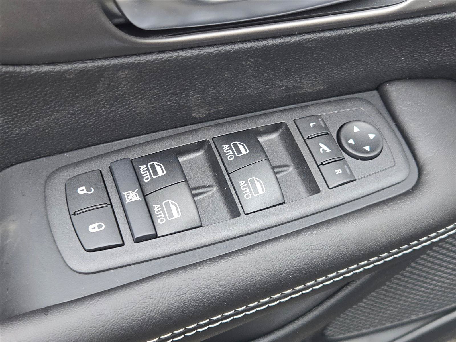 New 2027 Chrysler Pacifica Limited AWD/4WD image 23