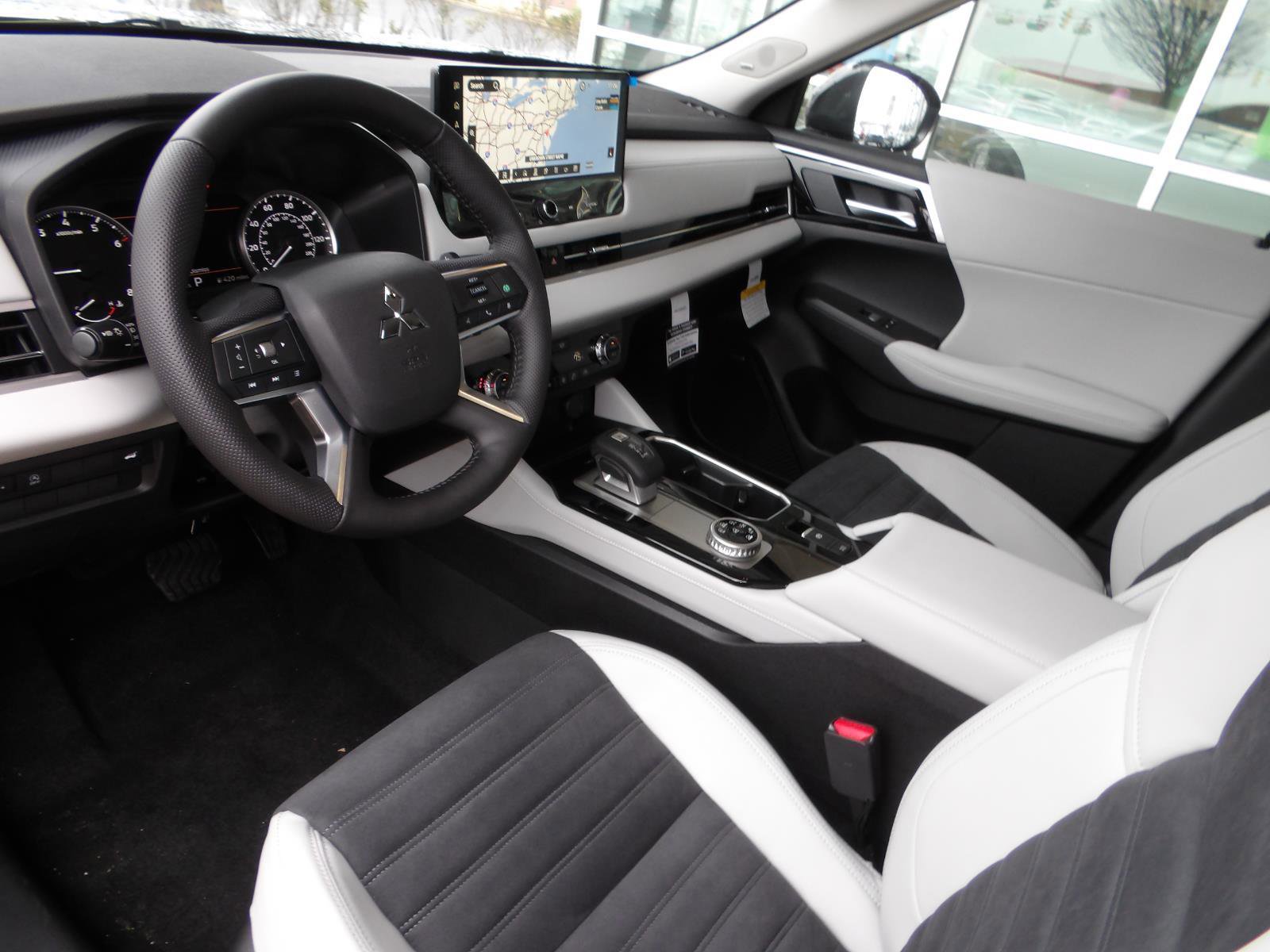 New 2026 Mitsubishi Outlander SE AWD/4WD image 13