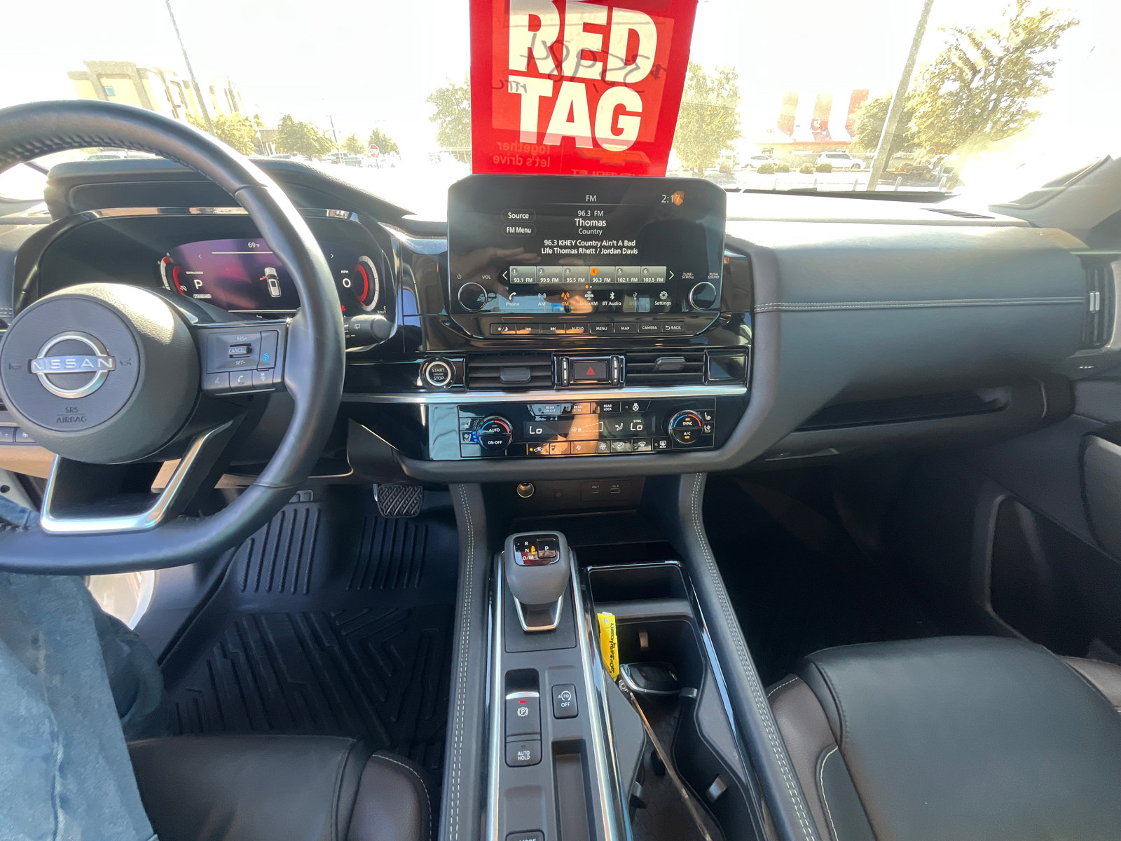 Used 2023 Nissan Pathfinder Platinum image 19