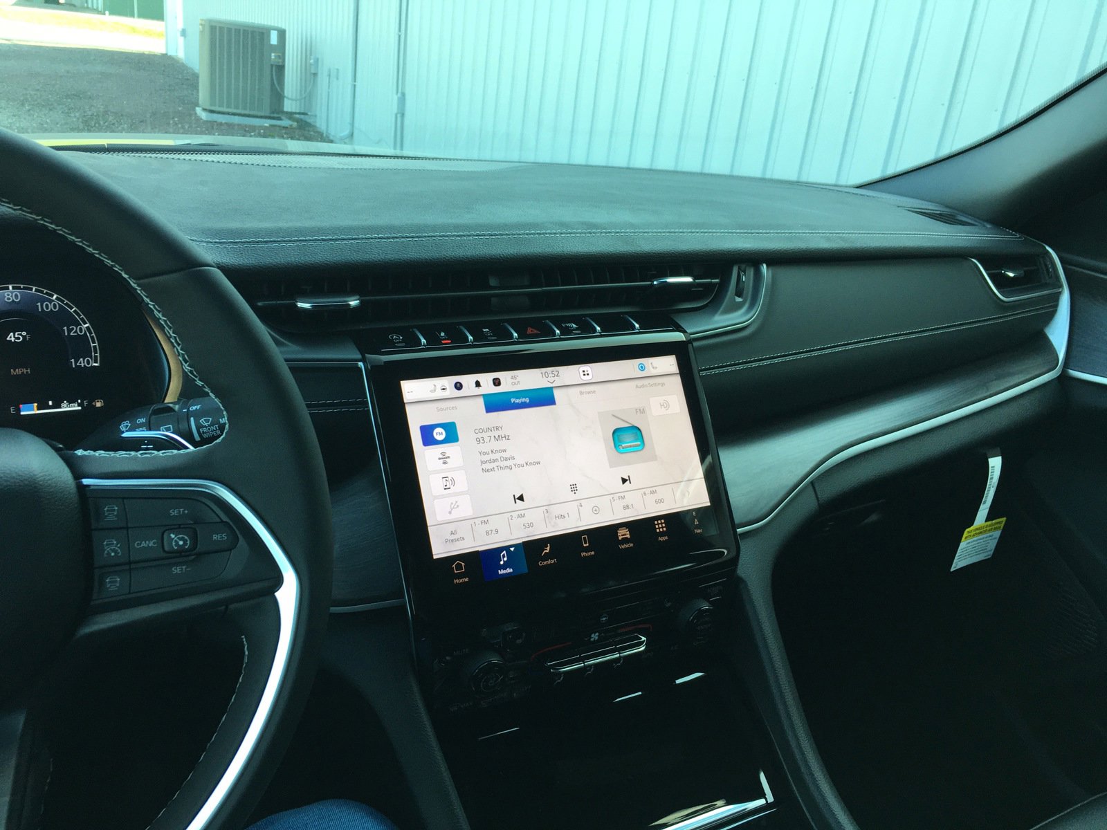 New 2025 Jeep Grand Cherokee L Limited image 18