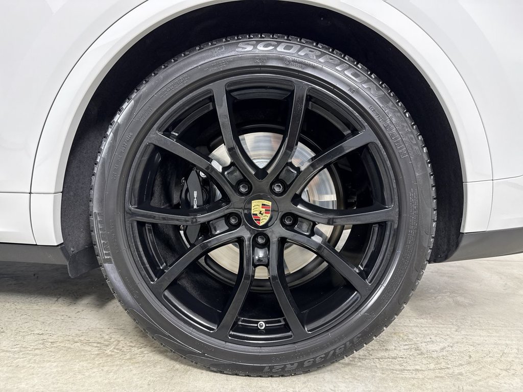 Certified 2023 Porsche Cayenne Turbo AWD/4WD image 14