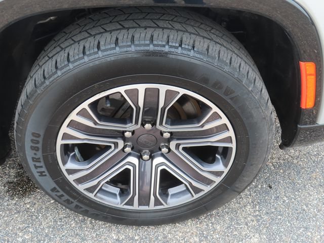 Used 2023 Jeep Wagoneer L Series II AWD/4WD image 13