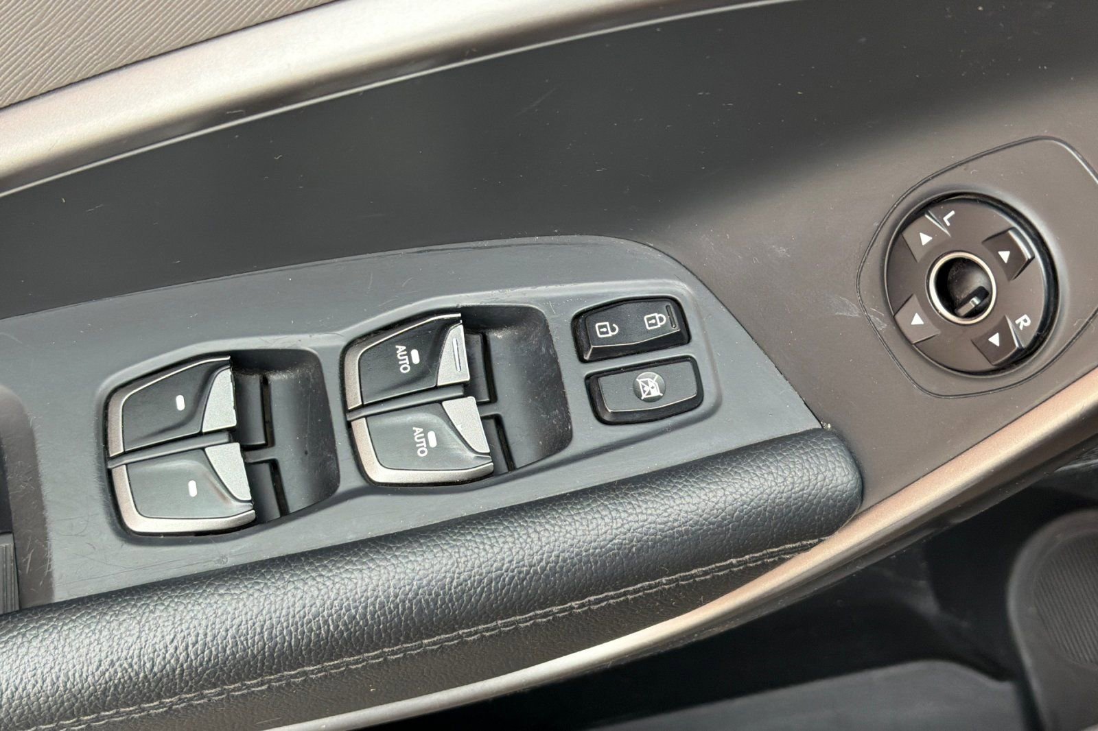 Used 2017 Hyundai Santa Fe SE image 14