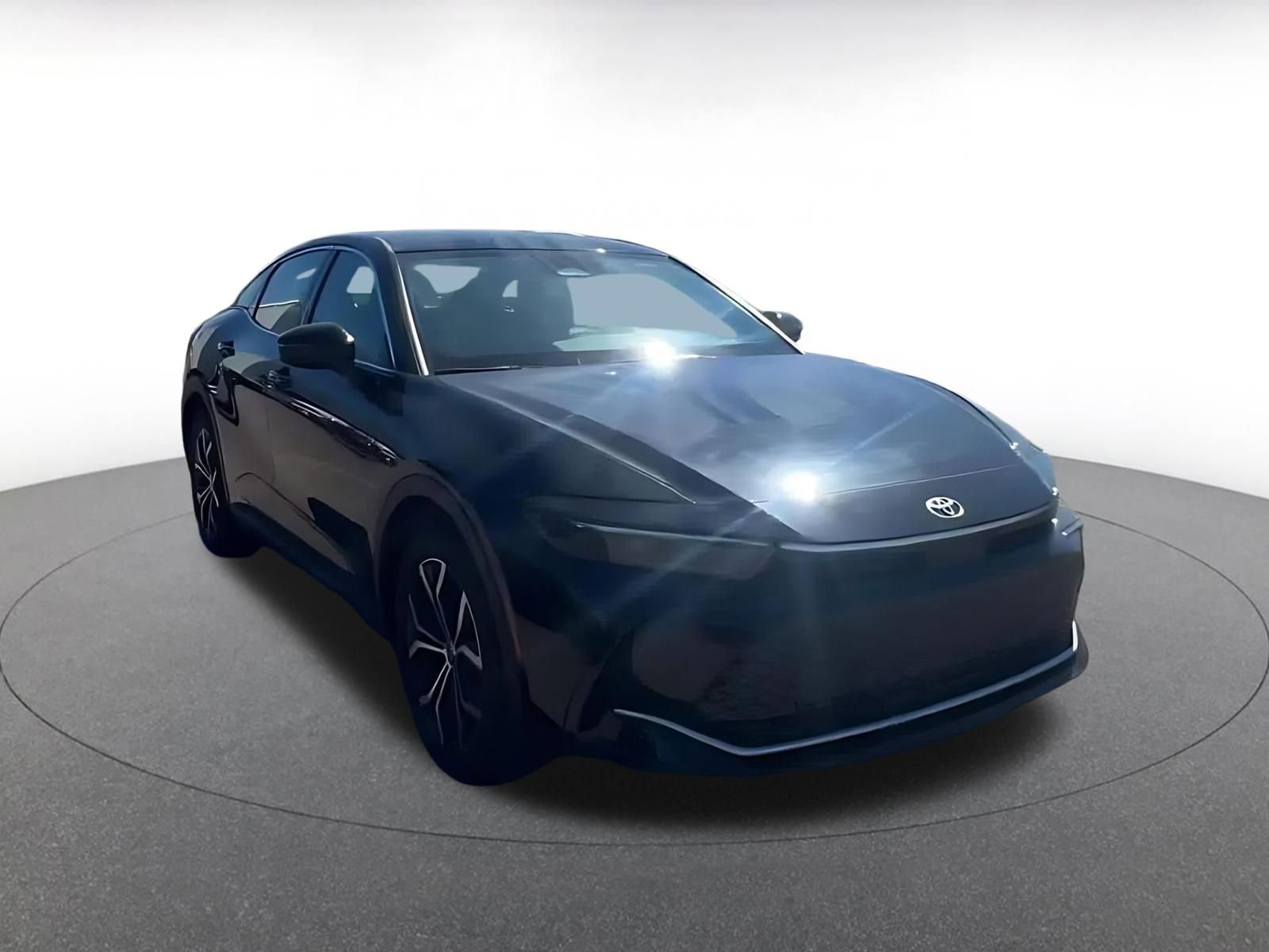 Used 2025 Toyota Crown XLE image 3