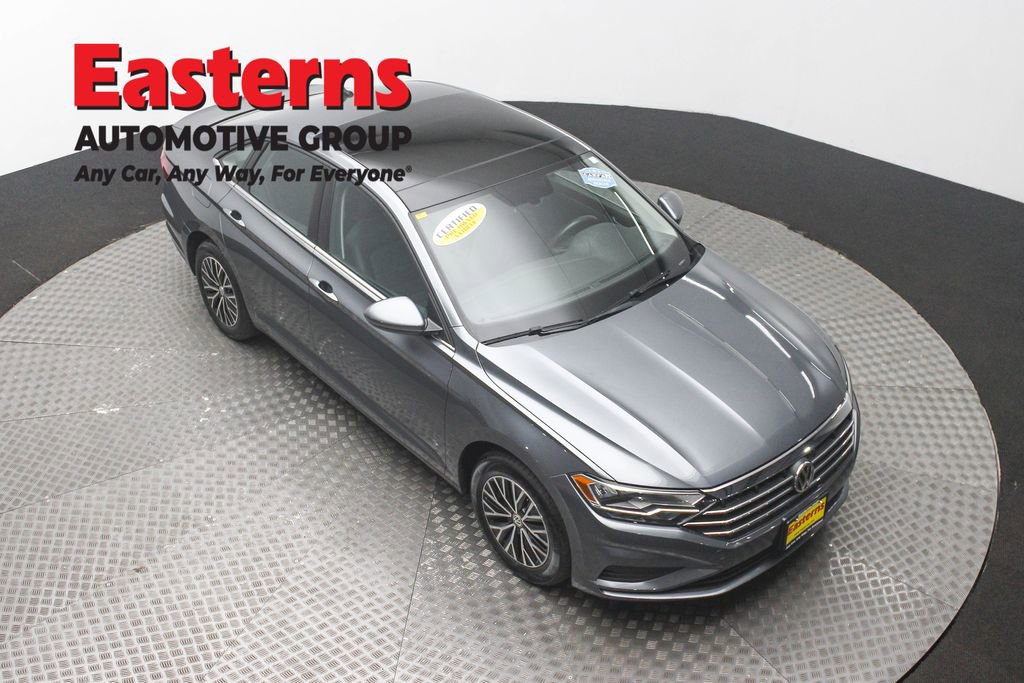 Used 2021 Volkswagen Jetta SE w/ SE Cold Weather Package image 3