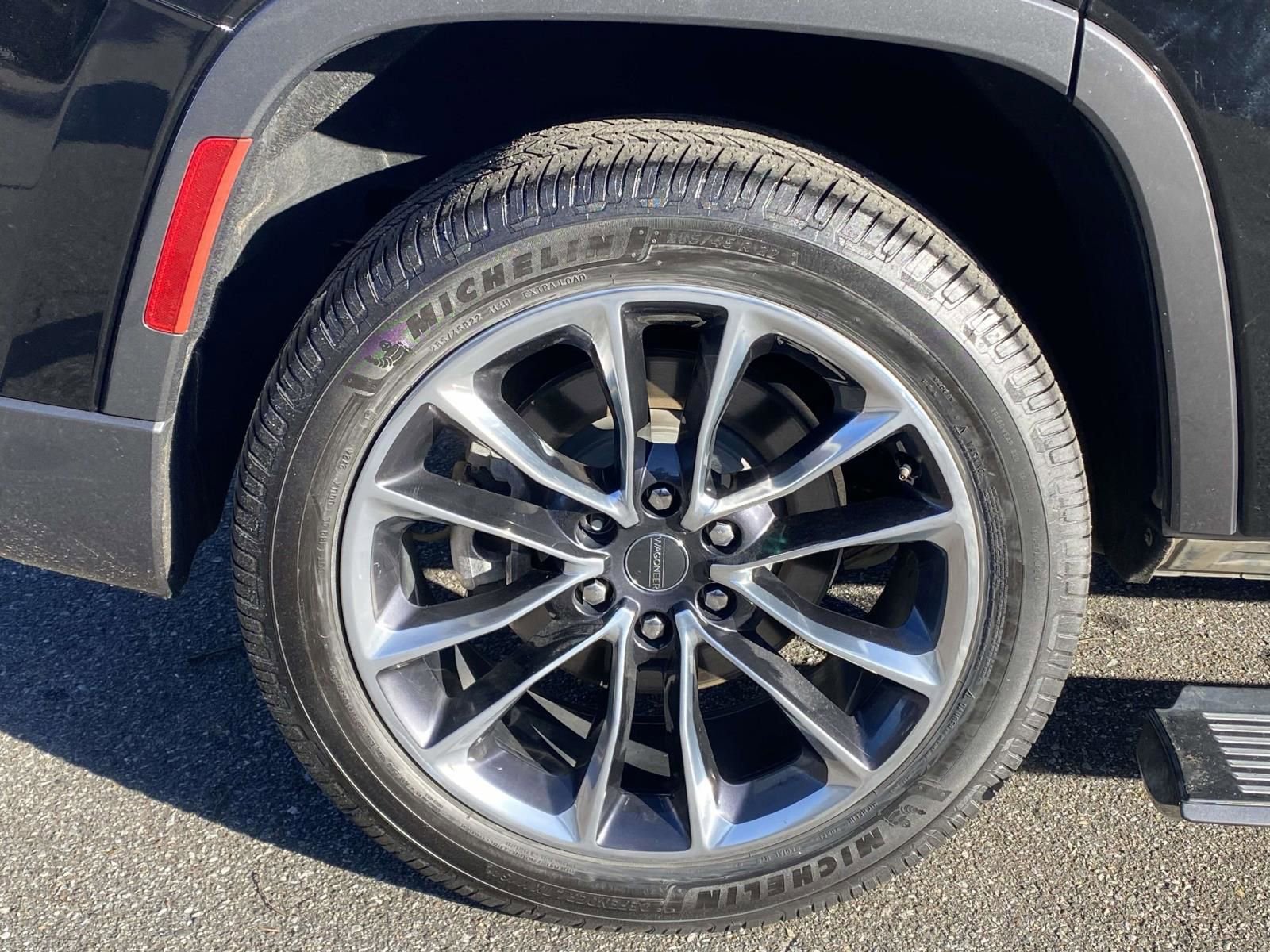 Used 2022 Jeep Wagoneer Series III w/ Premium Group I image 8