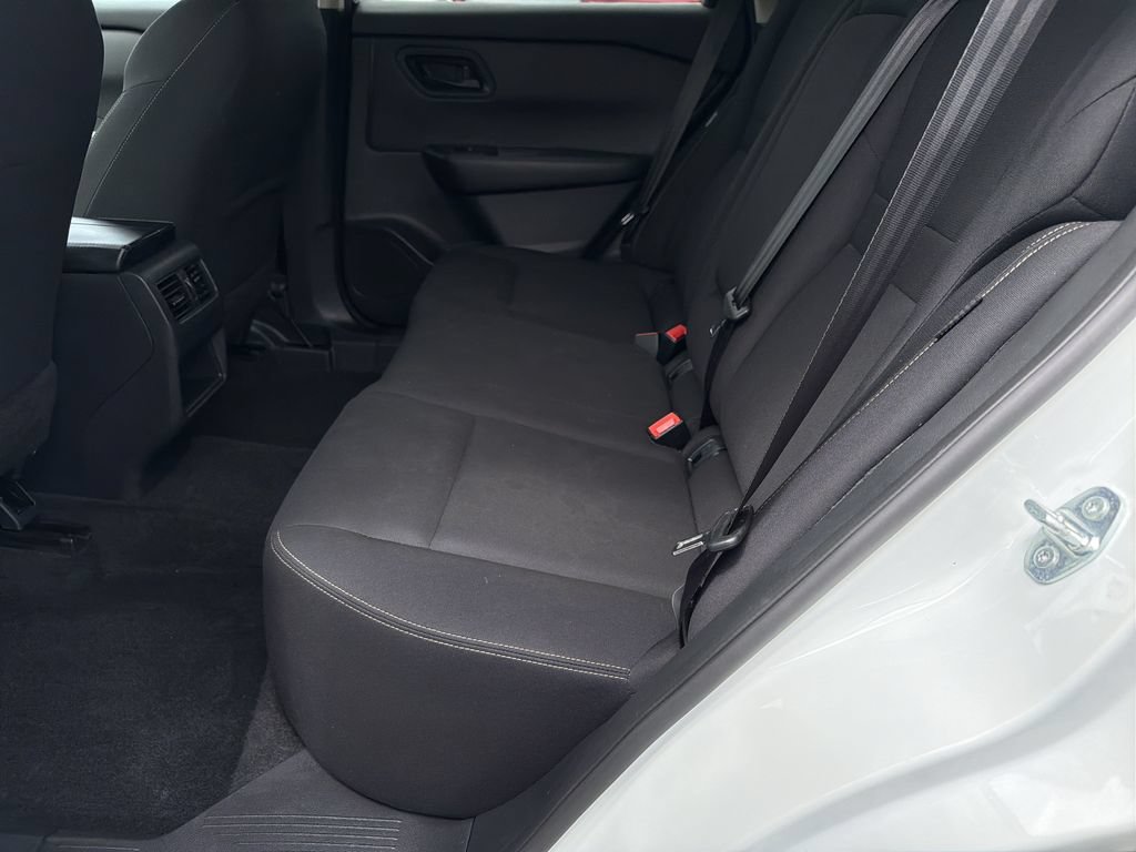 Used 2024 Nissan Rogue S AWD/4WD image 18