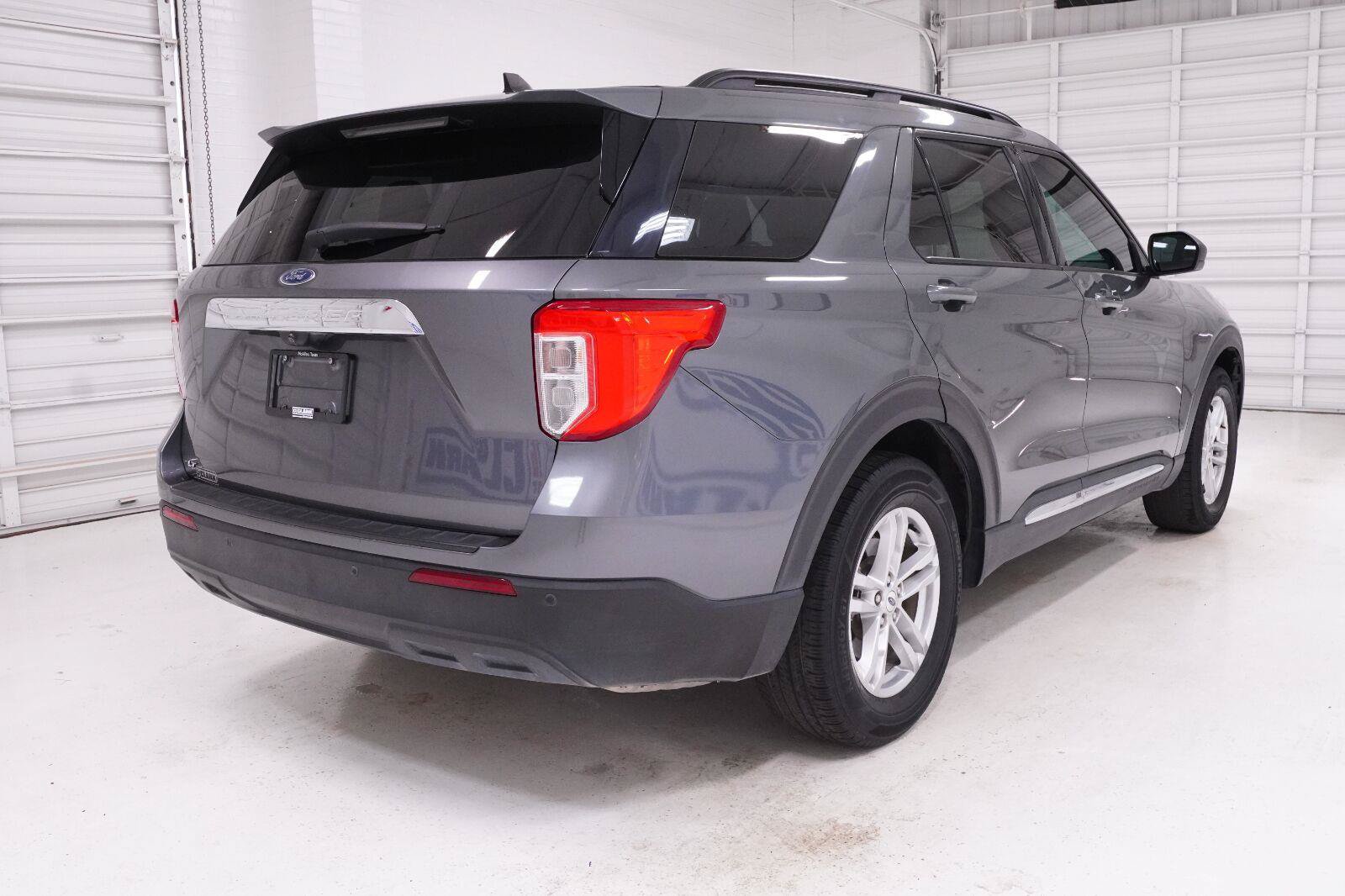 Used 2023 Ford Explorer XLT RWD image 31