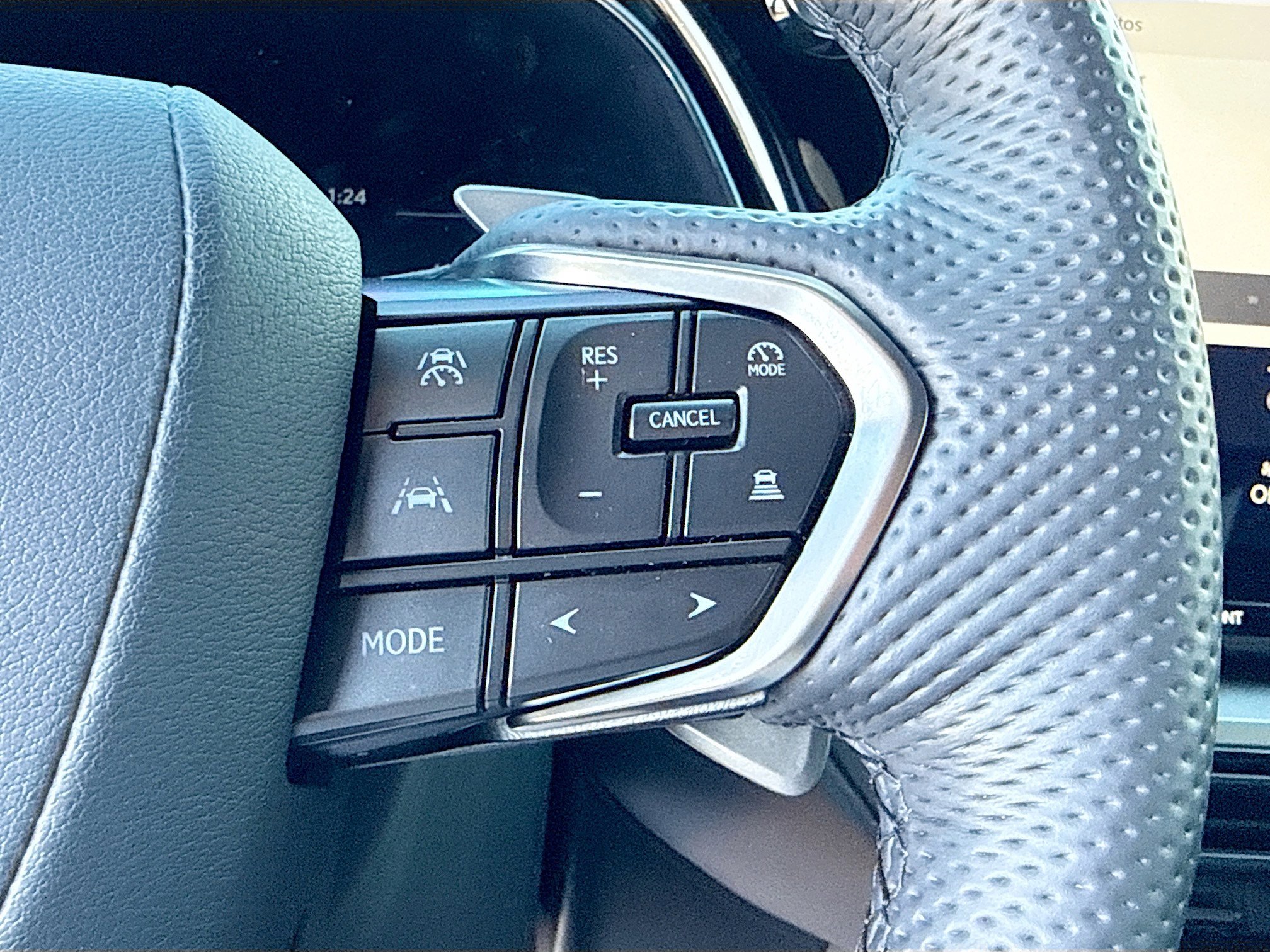 Used 2025 Lexus TX 500h AWD w/ Technology Package image 40