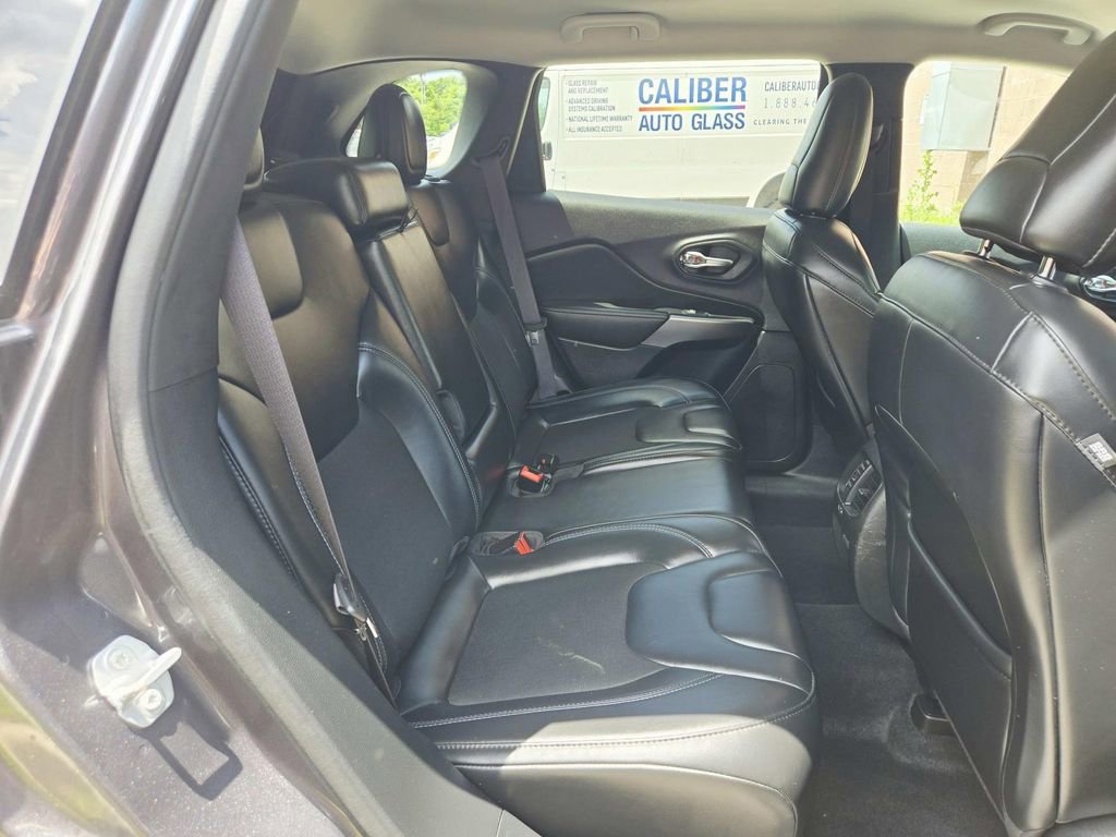 Used 2020 Jeep Cherokee Latitude Plus AWD/4WD image 14