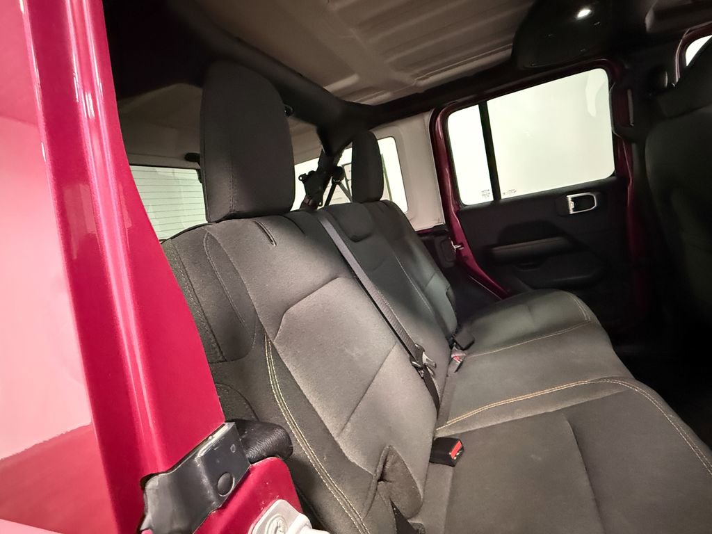 Used 2024 Jeep Wrangler Unlimited Sahara w/ Technology Group AWD/4WD image 64