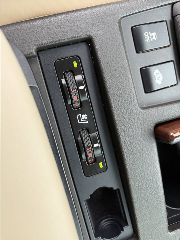 Used 2013 Lexus RX 450h AWD w/ Navigation Pkg image 33
