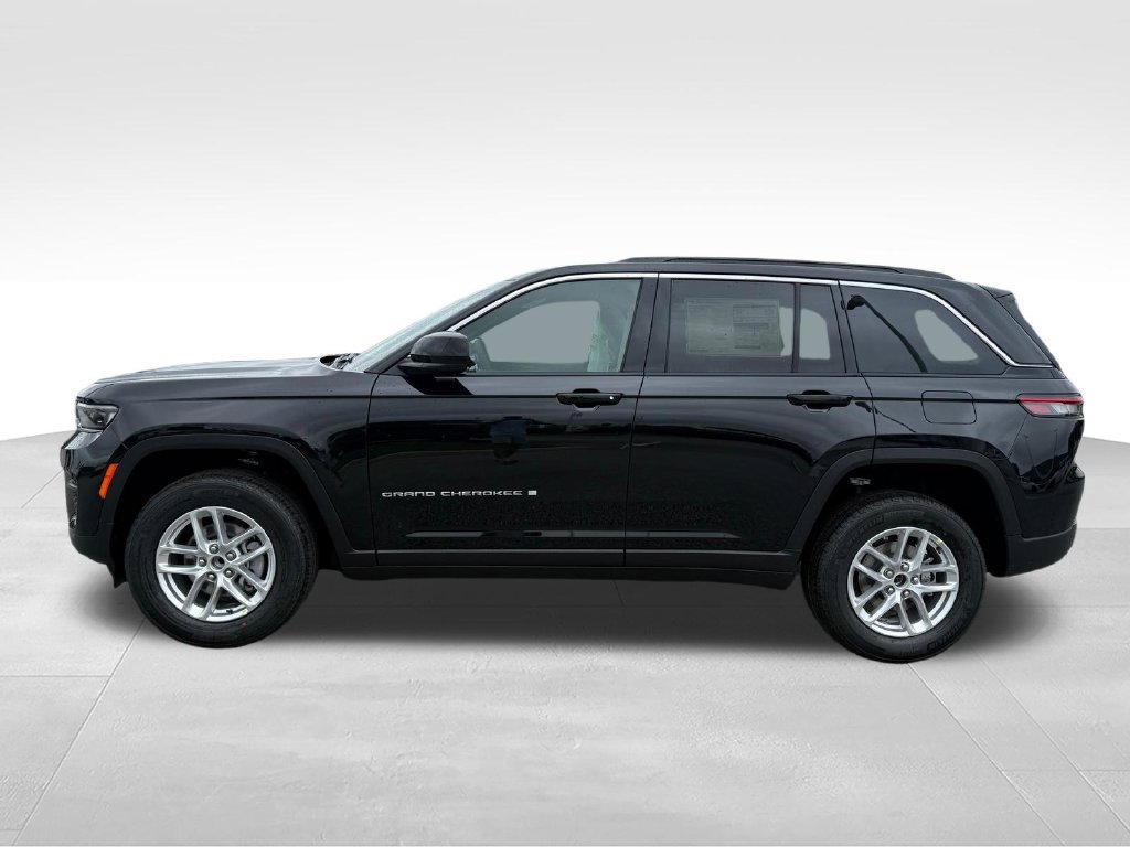 New 2026 Jeep Grand Cherokee Laredo RWD image 2