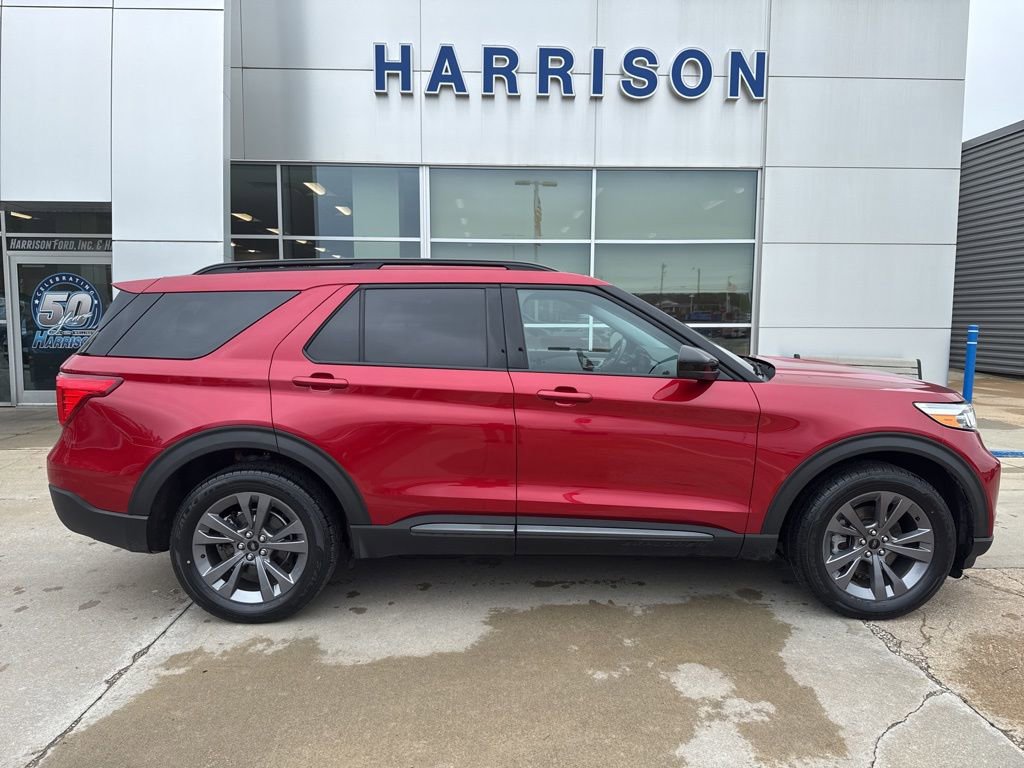 Used 2022 Ford Explorer XLT w/ Equipment Group 202A AWD/4WD image 4