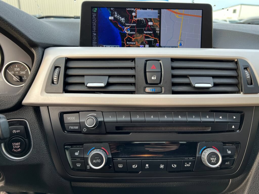 Used 2015 BMW 320i xDrive Sedan AWD/4WD image 24