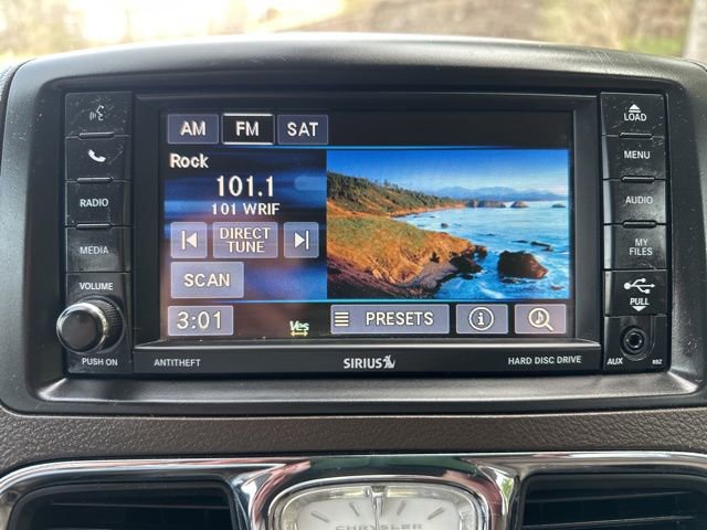 Used 2016 Chrysler Town & Country Touring-L w/ Driver Convenience Group image 32
