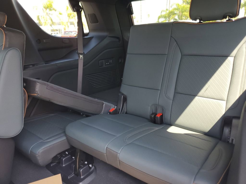New 2026 GMC Yukon AT4 w/ AT4 Premium Plus Package AWD/4WD image 8