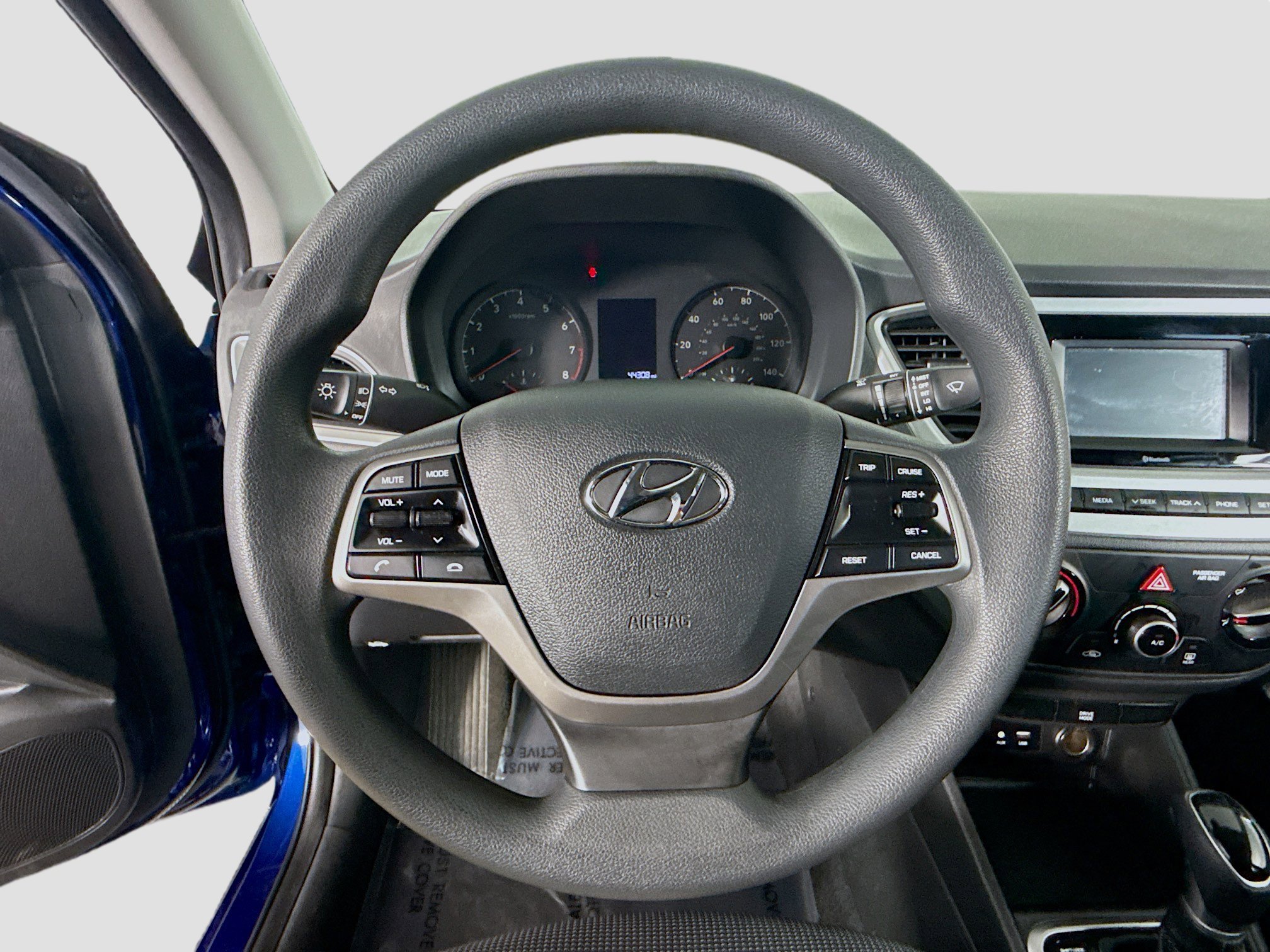 Used 2022 Hyundai Accent SE image 13