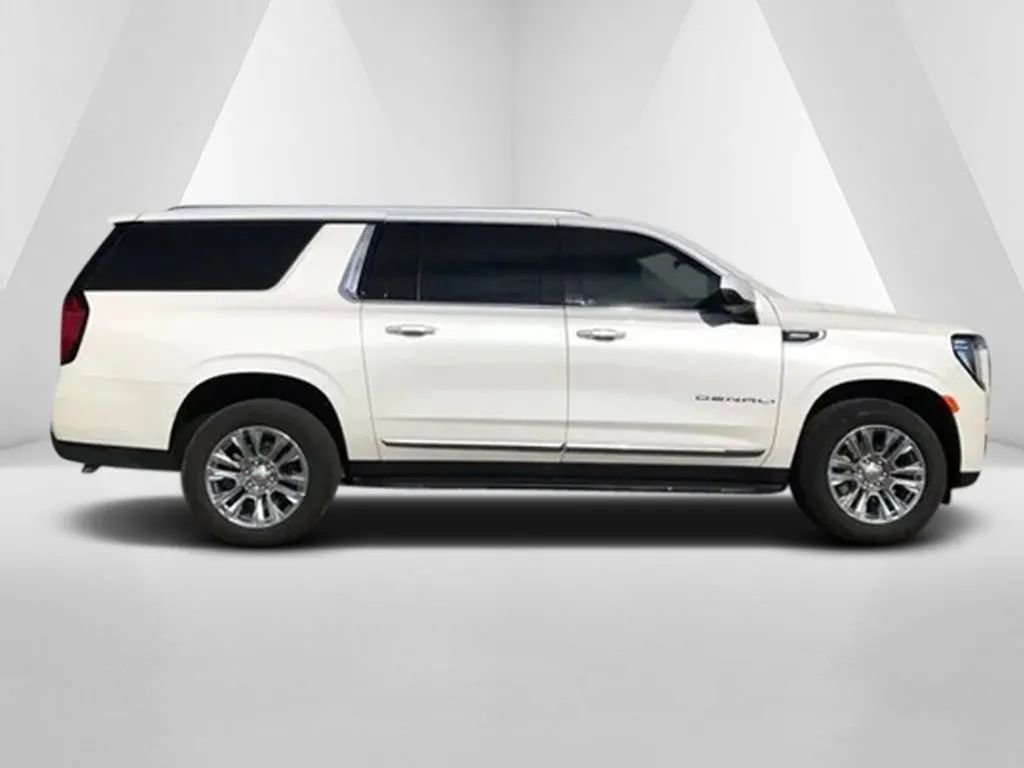 Used 2022 GMC Yukon XL Denali image 8