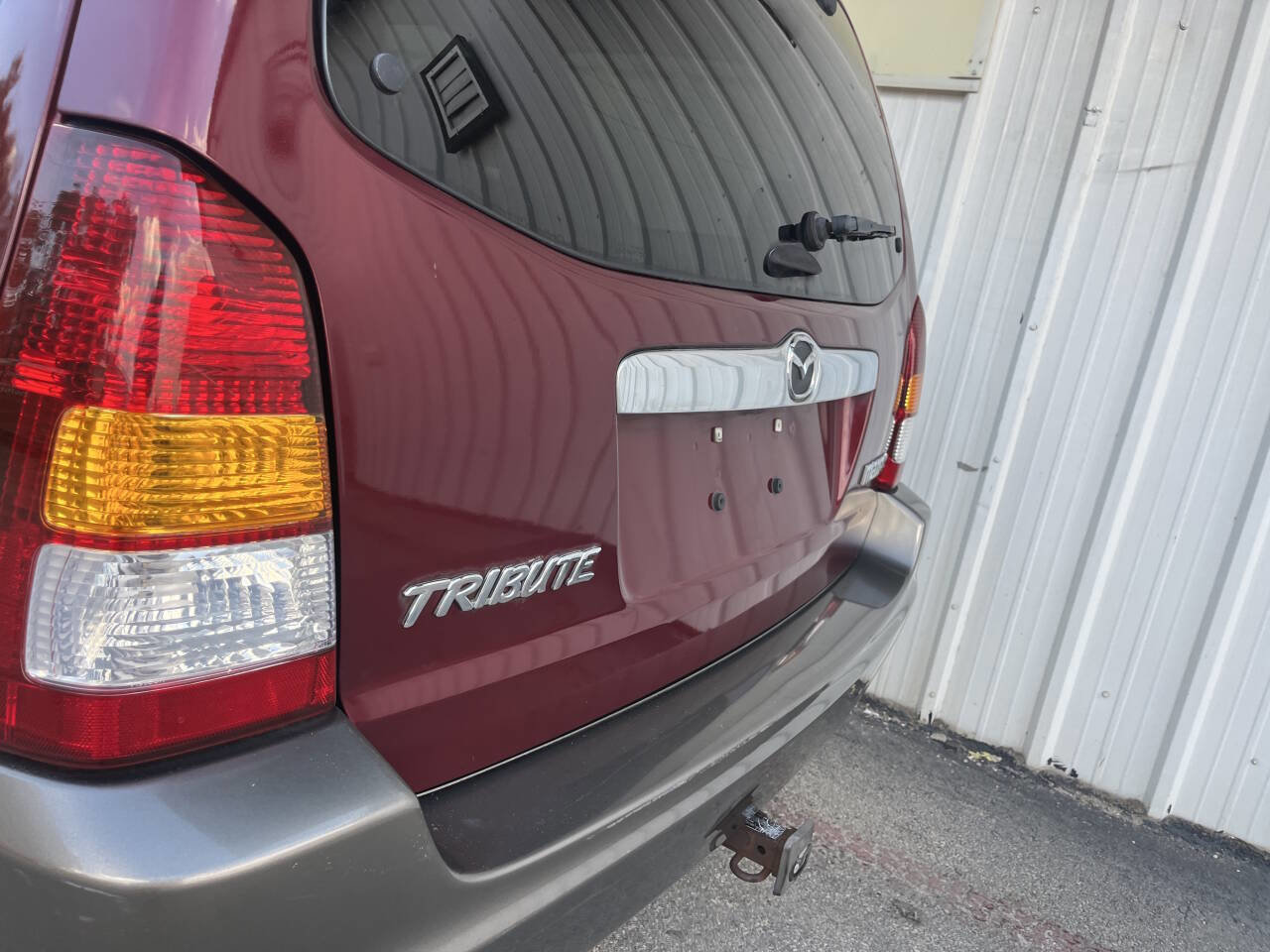 Used 2004 MAZDA Tribute ES w/ Tow Pkg image 9