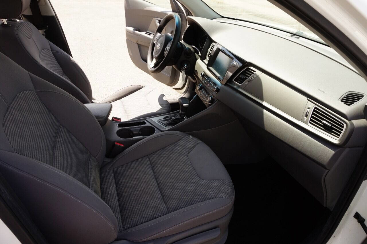 Used 2017 Kia Niro FE image 17