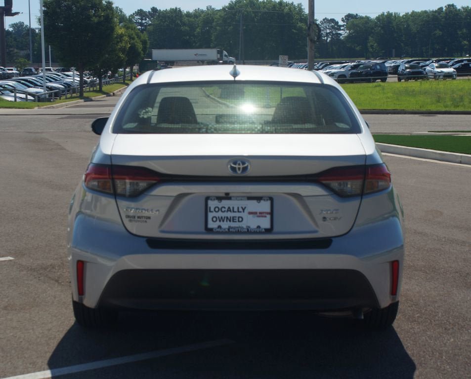 Used 2025 Toyota Corolla XLE FWD image 3