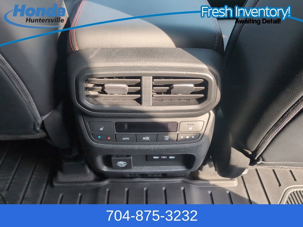 Used 2025 Honda Pilot Black Edition image 19