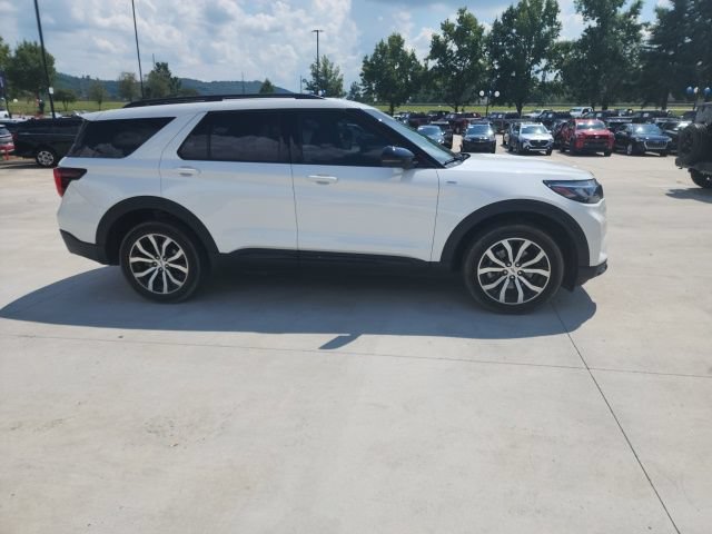 Certified 2025 Ford Explorer ST-Line AWD/4WD image 19