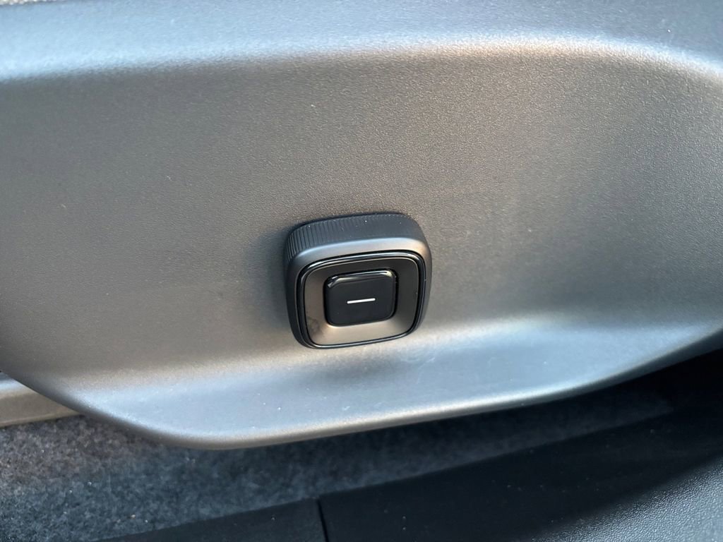 New 2025 Volvo EX30 Ultra w/ Protection Package Premier image 12