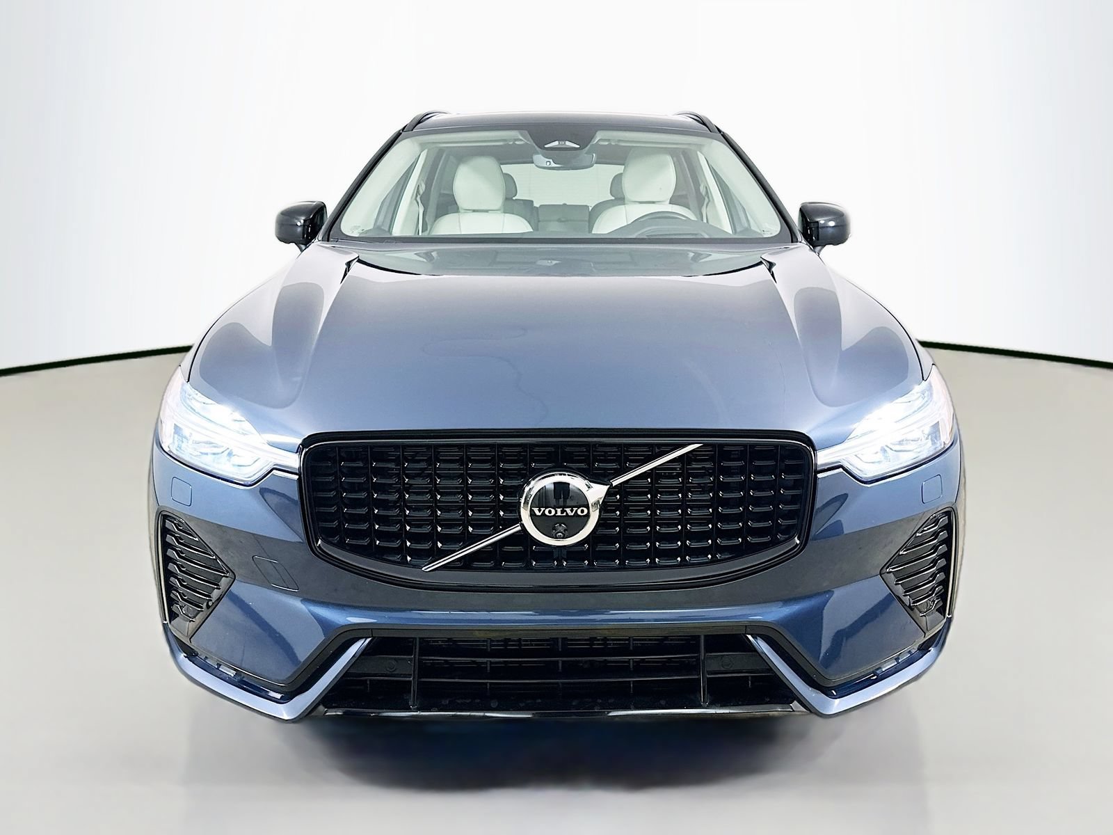 Used 2025 Volvo XC60 B5 Ultra w/ Protection Package Premier AWD/4WD image 2