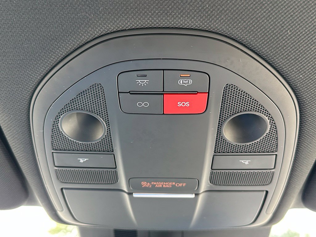 Used 2025 Genesis G70 2.5T RWD image 28