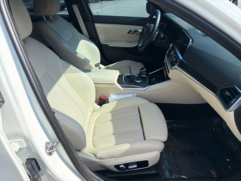 Used 2022 BMW 330i Sedan w/ Driving Assistance Package RWD image 13