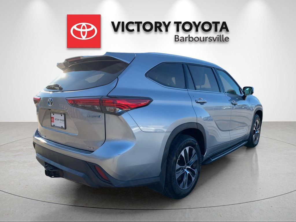 Used 2021 Toyota Highlander XLE AWD/4WD image 7