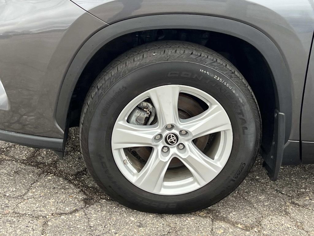 Used 2024 Toyota Highlander LE image 25