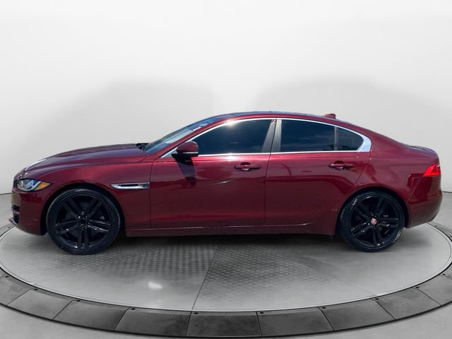 Used 2017 Jaguar XE Prestige RWD image 2