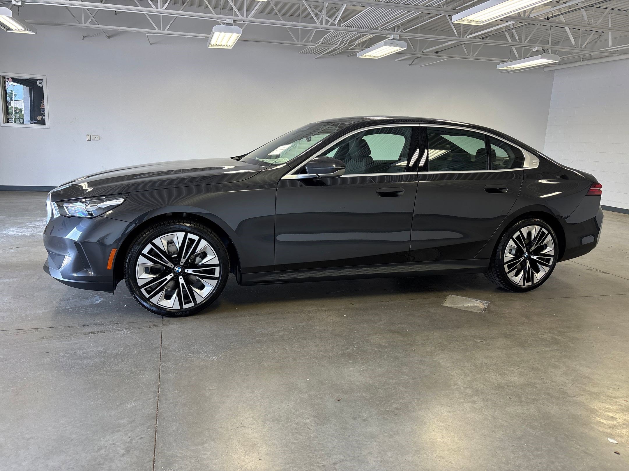 New 2026 BMW 530i image 2