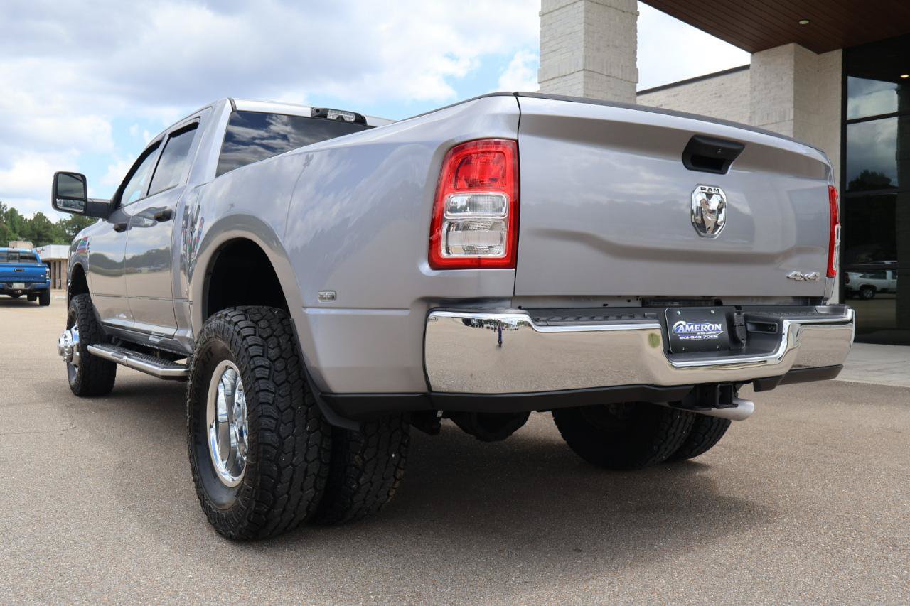 Used 2024 RAM 3500 Tradesman w/ Chrome Appearance Group AWD/4WD image 3