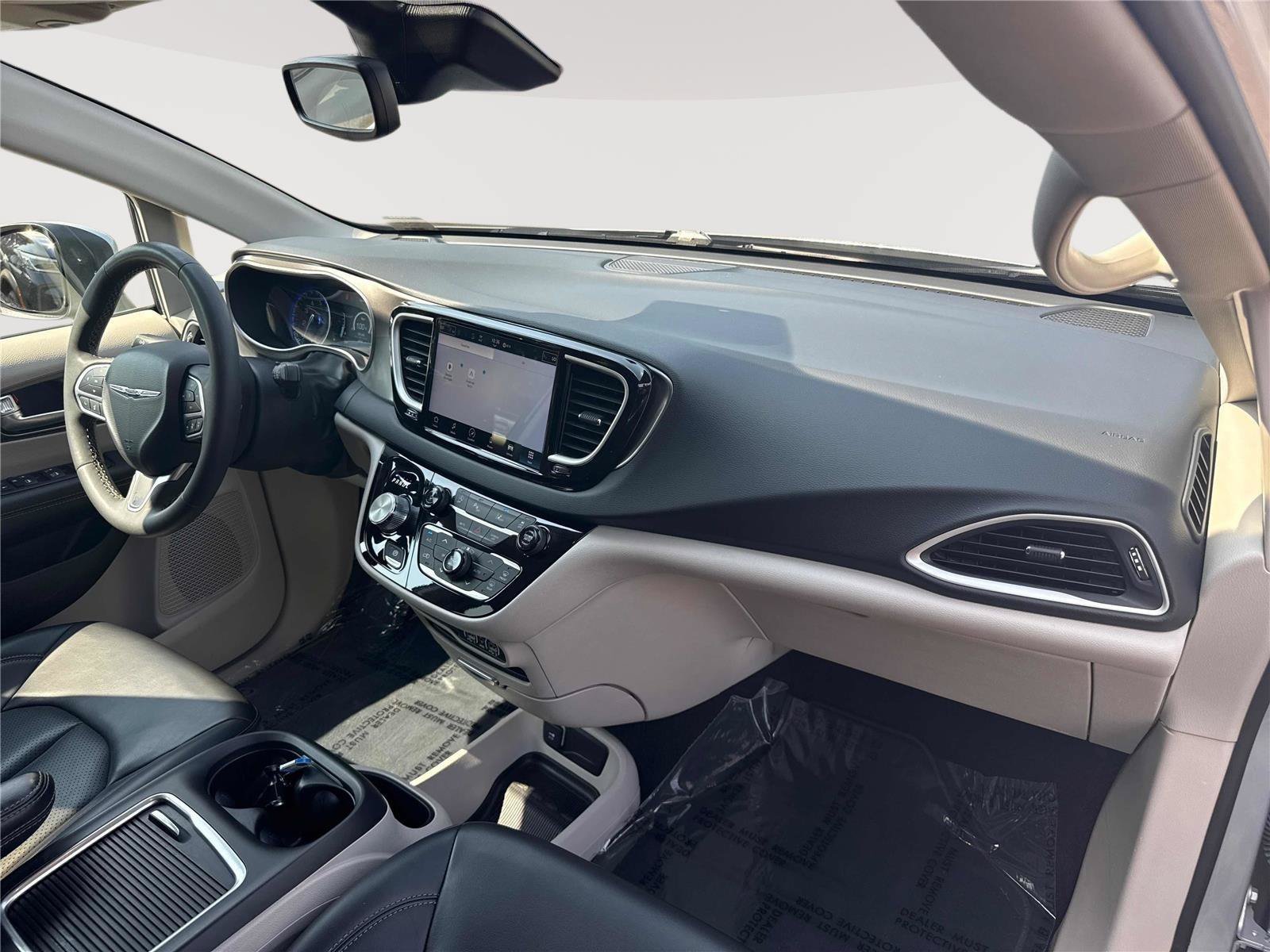 Used 2023 Chrysler Pacifica Touring-L FWD image 28