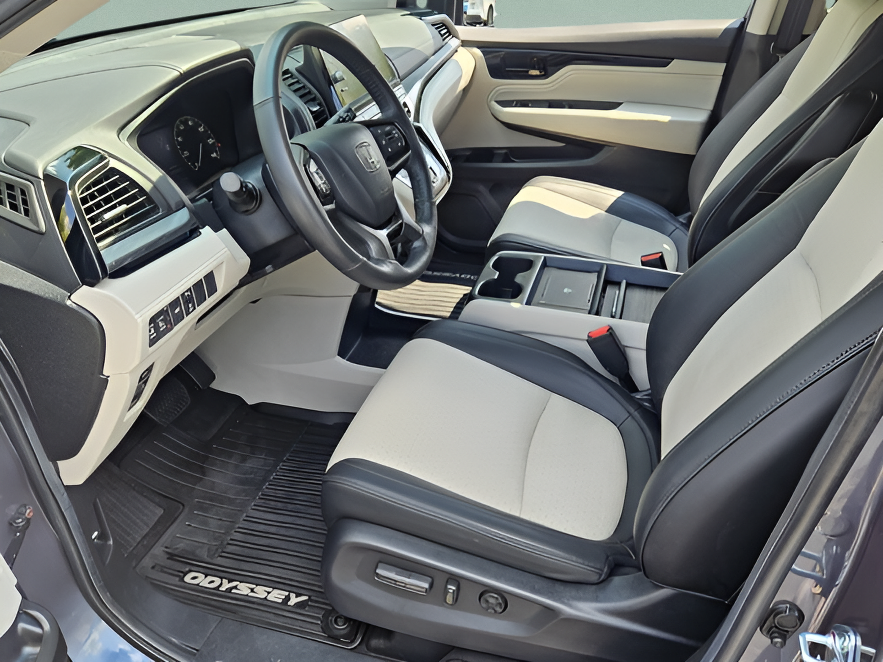 Used 2025 Honda Odyssey Elite image 14