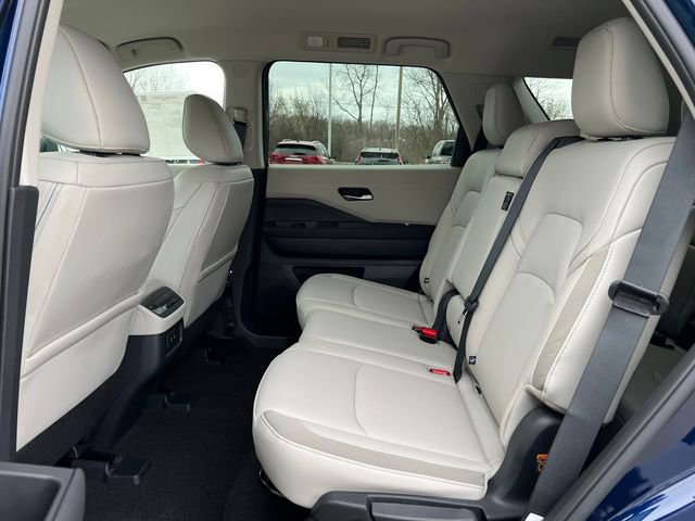 New 2026 Nissan Pathfinder SL image 4