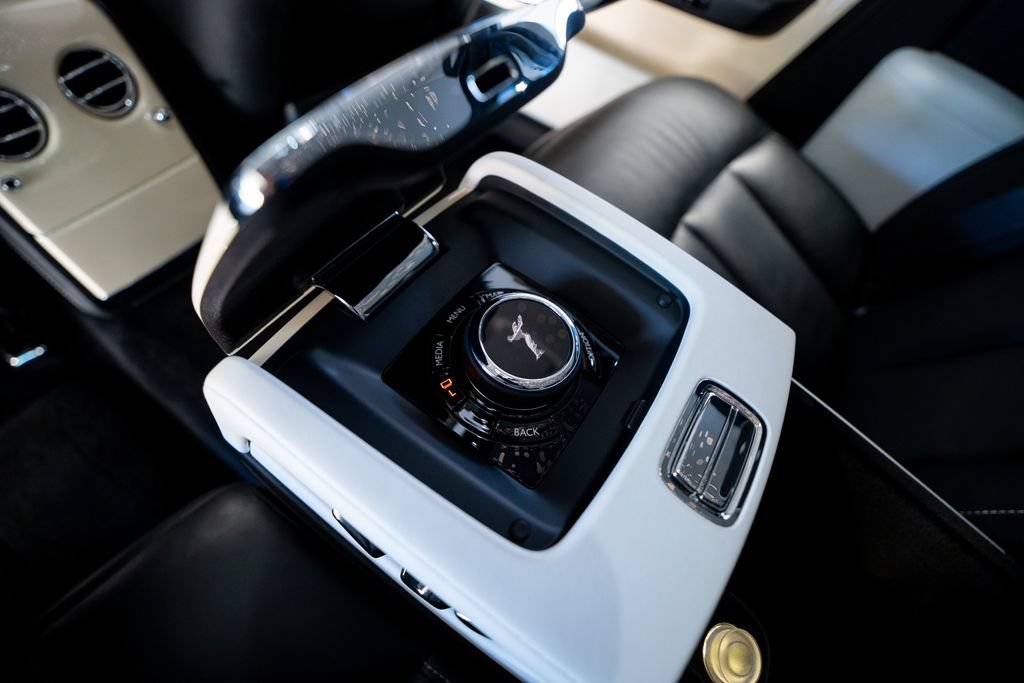 Used 2019 Rolls-Royce Phantom Sedan RWD image 56