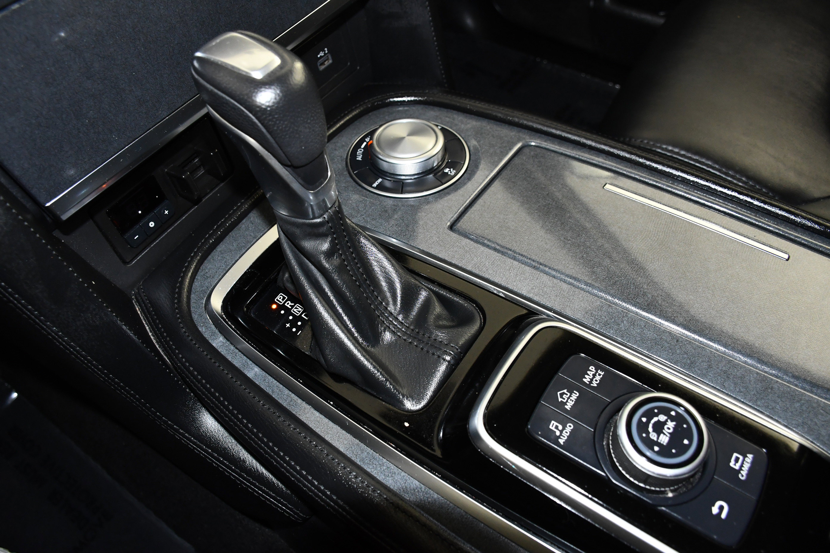 Used 2024 Nissan Armada SV image 32