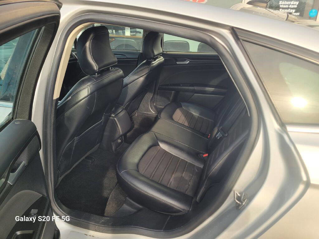 Used 2018 Ford Fusion SE image 10