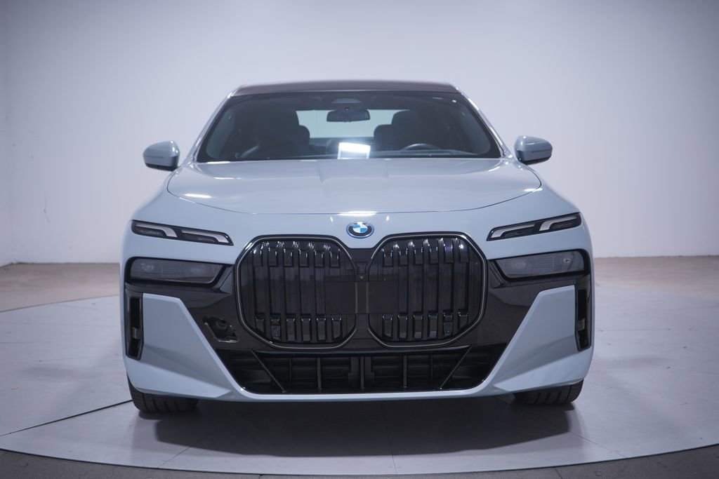 Used 2025 BMW i7 eDrive50 w/ M Sport Package image 4