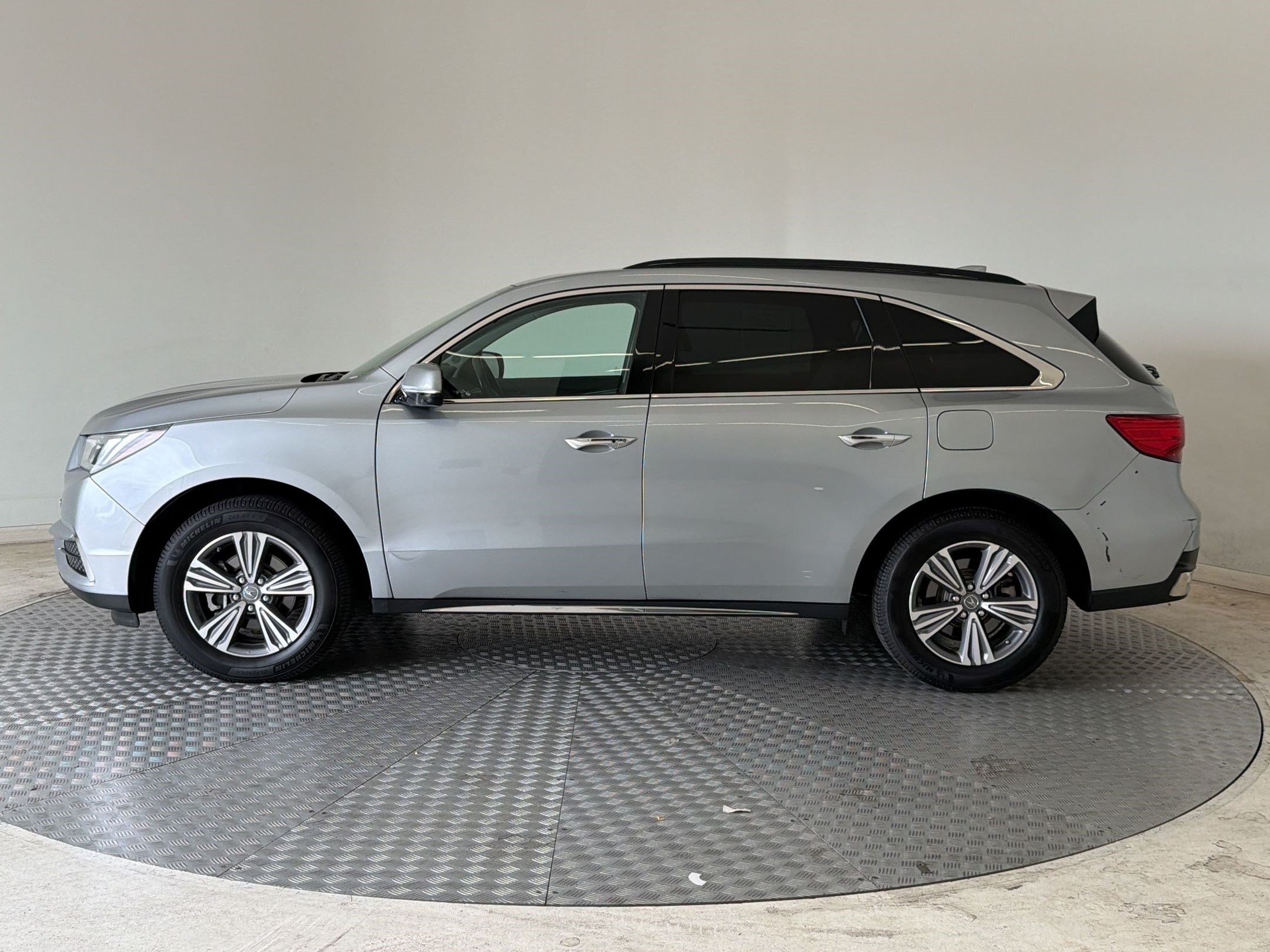 Used 2019 Acura MDX FWD image 2