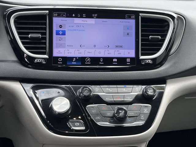 Used 2023 Chrysler Pacifica Touring-L FWD image 15