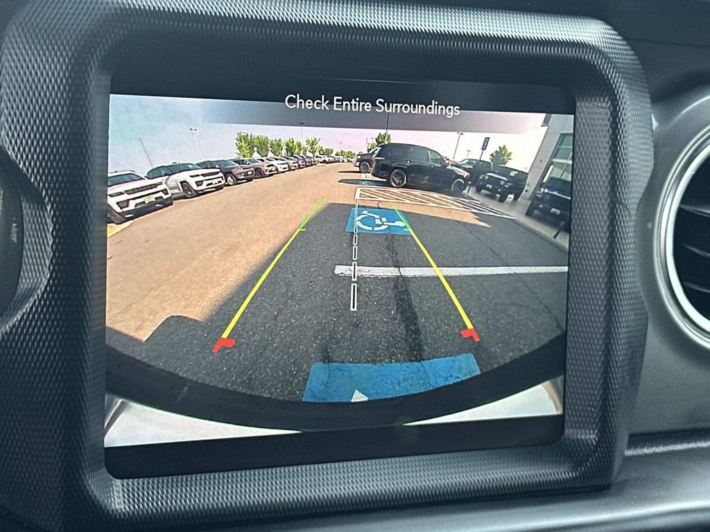 Used 2022 Jeep Wrangler Unlimited Sahara w/ Cold Weather Group AWD/4WD image 21
